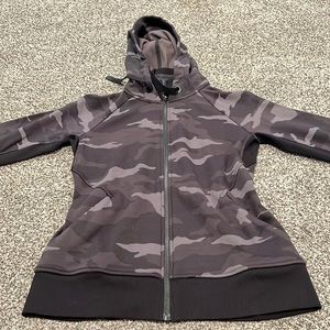 Athleta BRAND NEW triumph hoodie printed - camo